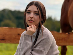 LiliBakes - female with brown hair webcam at LiveJasmin