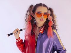 LiliBakes - female with brown hair webcam at LiveJasmin