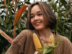 LiliVilson - female with brown hair webcam at LiveJasmin