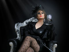 EveliynDiva - female with brown hair and  big tits webcam at LiveJasmin