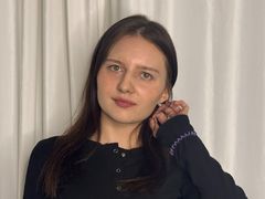 LillianaGeno - female with brown hair webcam at LiveJasmin