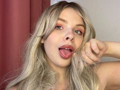 LillyDazzy from LiveJasmin