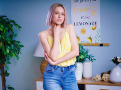 LiluCharm - blond female webcam at LiveJasmin