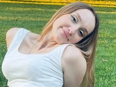 LilyCain - female with brown hair and  big tits webcam at LiveJasmin
