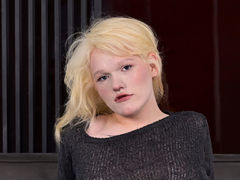 LinaMolligan - blond shemale webcam at LiveJasmin