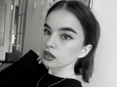 LindaByrd - female with brown hair webcam at LiveJasmin