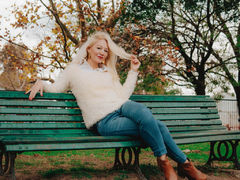 LindaDevis - blond female webcam at LiveJasmin