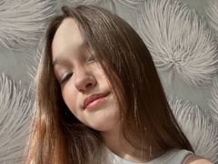 LindaMatteson - female with brown hair webcam at LiveJasmin