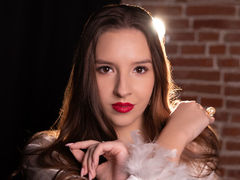 LindaTerry - female with brown hair webcam at LiveJasmin