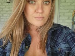 LindeeMarie - female with brown hair and  big tits webcam at LiveJasmin