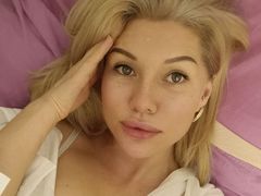 LindsiLuvviv from LiveJasmin