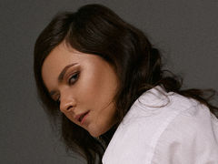 LineraPitts - female with brown hair and  big tits webcam at LiveJasmin