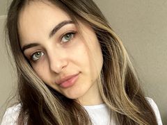 LinnDancy - female with brown hair webcam at LiveJasmin