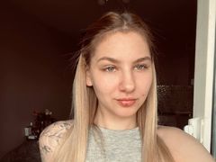 LinneaBrackbill - blond female webcam at LiveJasmin