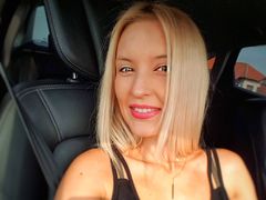 LisaBennett - female with black hair and  big tits webcam at LiveJasmin