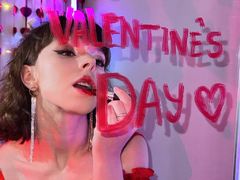 LisaCrossing - female with brown hair webcam at LiveJasmin