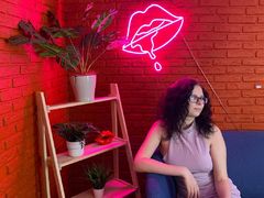 LisaCurly - female with brown hair webcam at LiveJasmin