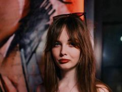 LisaDrake - female with brown hair webcam at LiveJasmin