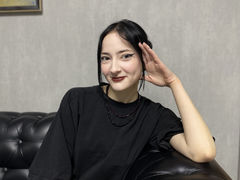 LisaKron - female with black hair webcam at LiveJasmin