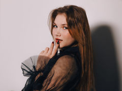 LisaPorter - female with brown hair and  small tits webcam at LiveJasmin