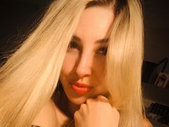 LisaVale - blond female webcam at LiveJasmin