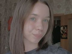 LisaWillsons - female with brown hair and  small tits webcam at LiveJasmin