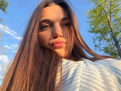 LisabethBerczel - female with brown hair webcam at LiveJasmin