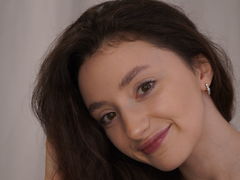 LisandraTouar - female with brown hair webcam at LiveJasmin