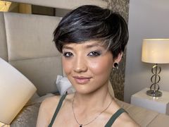 LissyLuxe - female with black hair webcam at ImLive