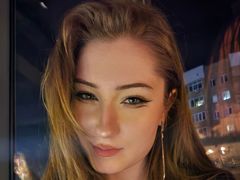 LiyaAura - female with brown hair webcam at LiveJasmin