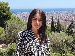 Elizabethbru - female with brown hair and  small tits webcam at LiveJasmin