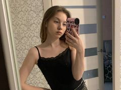 LizbethBulmer - female with brown hair webcam at LiveJasmin