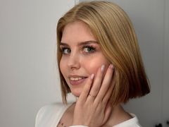 DarlineHaddaway - blond female webcam at LiveJasmin