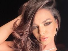 CurvedLizzie from LiveJasmin
