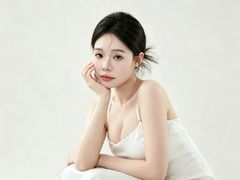 lingzi from LiveJasmin