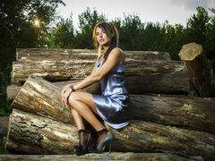 AmyURBFF - female with brown hair webcam at LiveJasmin