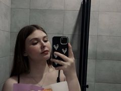 LoisBryant - female with brown hair webcam at LiveJasmin