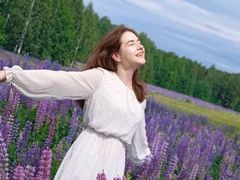 LoisCleverley - female with brown hair webcam at LiveJasmin