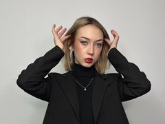 LoisDeman - female with brown hair webcam at LiveJasmin