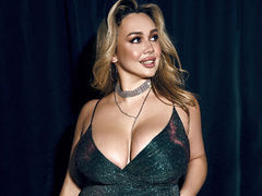 LolaSwanson - female with brown hair and  big tits webcam at ImLive