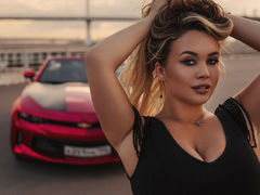 LolaSwanson - female with brown hair and  big tits webcam at ImLive