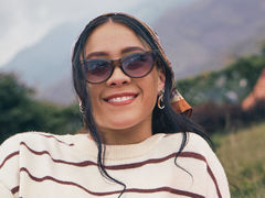 LolaWhile - female with black hair and  big tits webcam at LiveJasmin