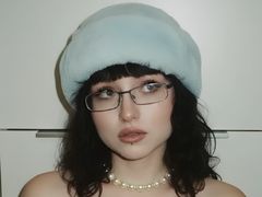 LonnieMackaman - female with brown hair webcam at LiveJasmin