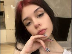 LoraBrow - female with black hair webcam at LiveJasmin