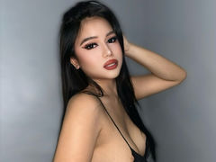 EllouiseMoore - shemale with brown hair webcam at LiveJasmin