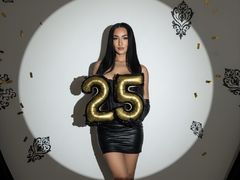 LoraEvans - female with black hair webcam at LiveJasmin