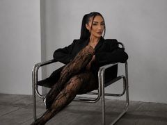 LoraEvans - female with black hair webcam at LiveJasmin