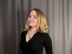 LoraKen - blond female webcam at LiveJasmin
