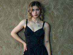 LoraSomerly - blond female webcam at LiveJasmin