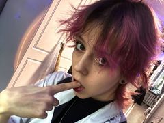 LorenzaSample - female with brown hair webcam at LiveJasmin